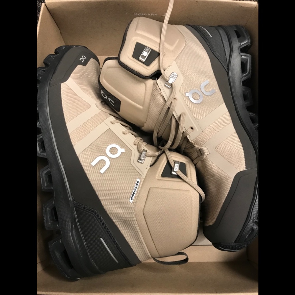 On Cloud waterproof Hiking boot